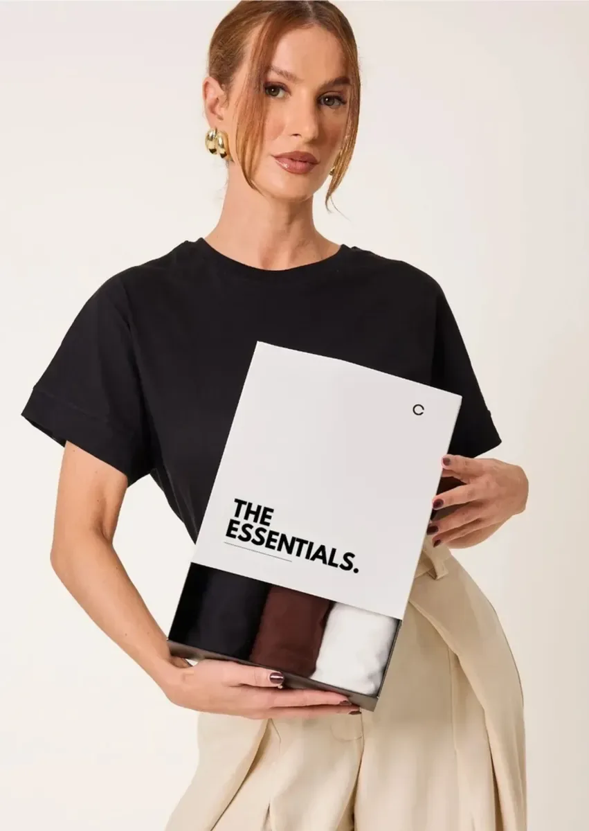 Kit de camisetas femininas básicas — fotografia fornecida para a vitrine